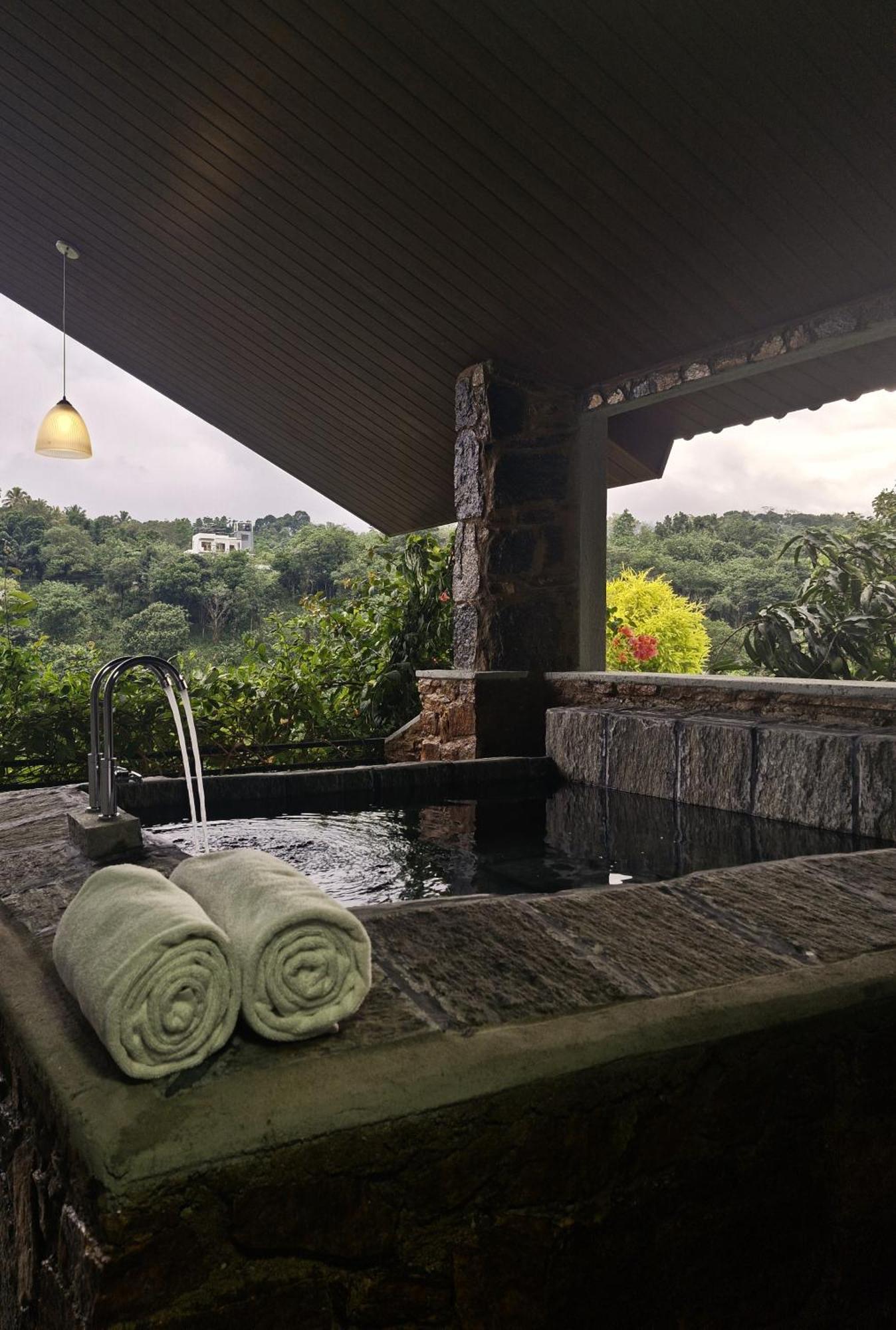 Deluxe Double Room Bath
