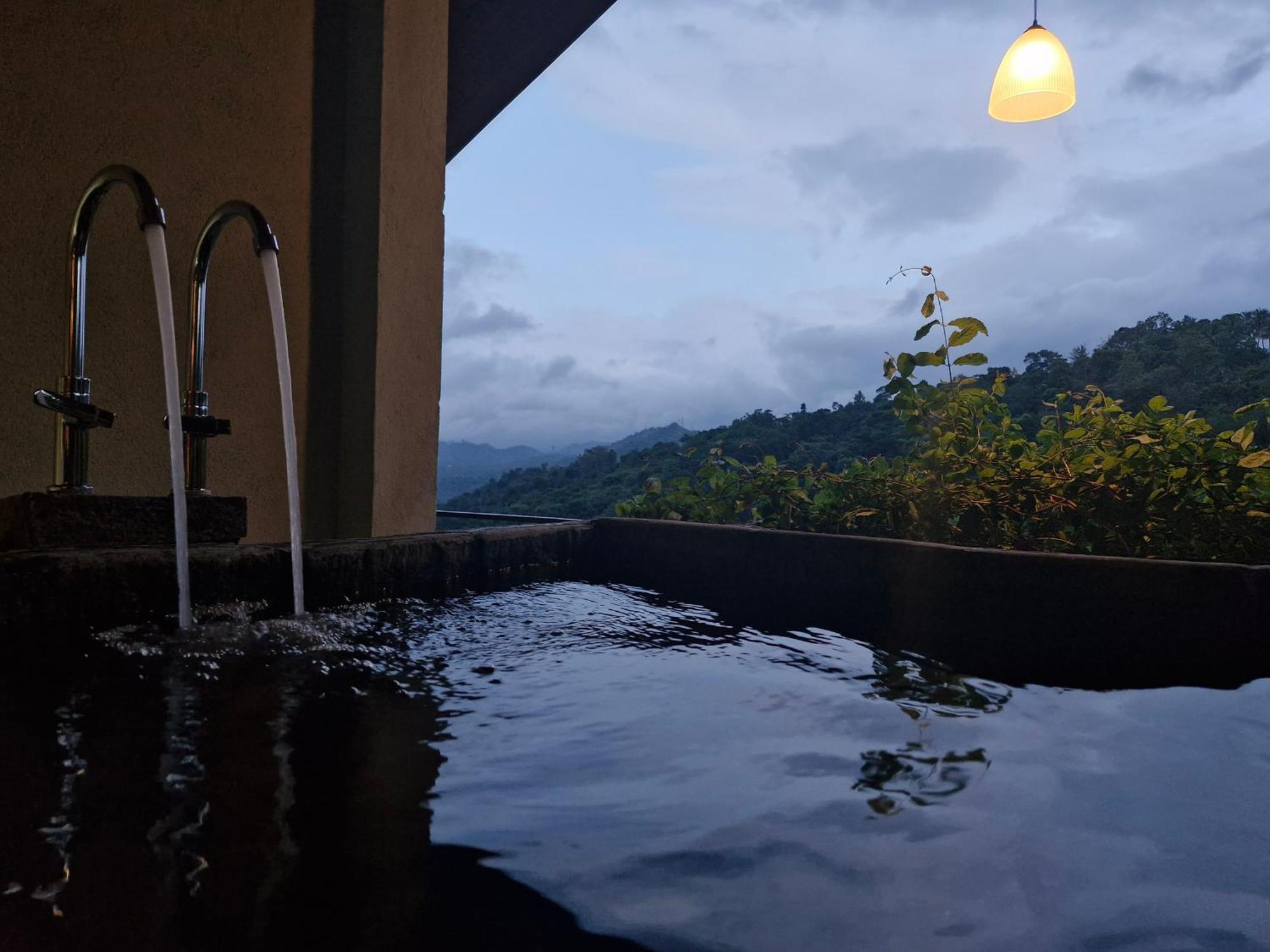 Deluxe Double Room Bath