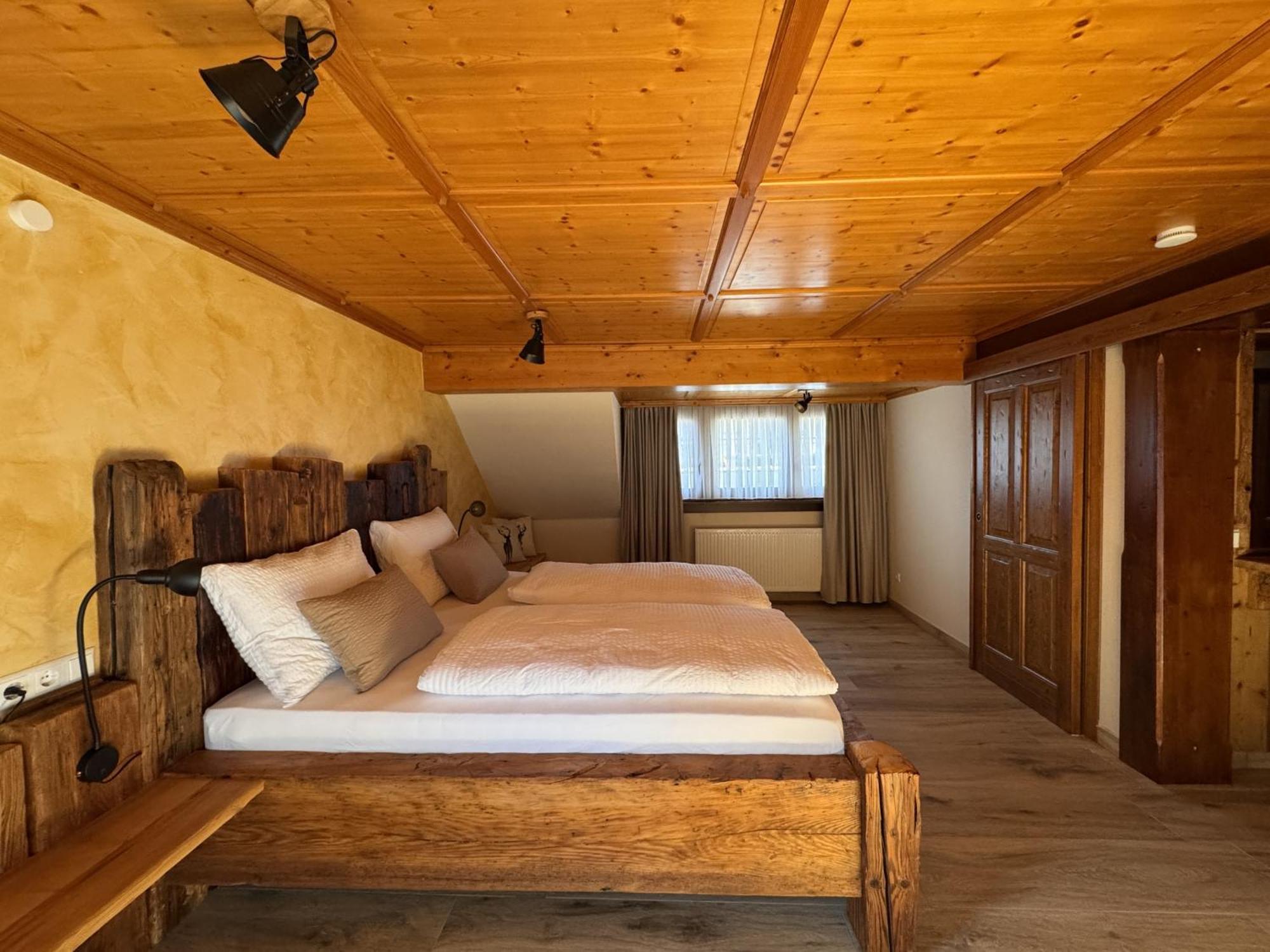 Deluxe King Suite