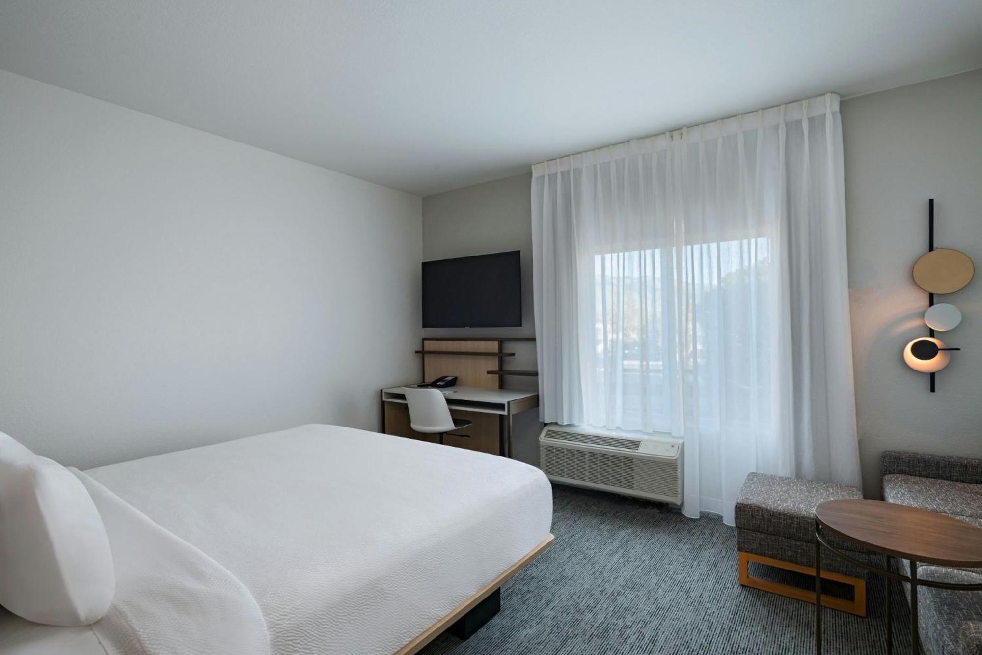 Studio King Room with Sofa Bed/City View/Tub - Mobility/Hearing Accessible