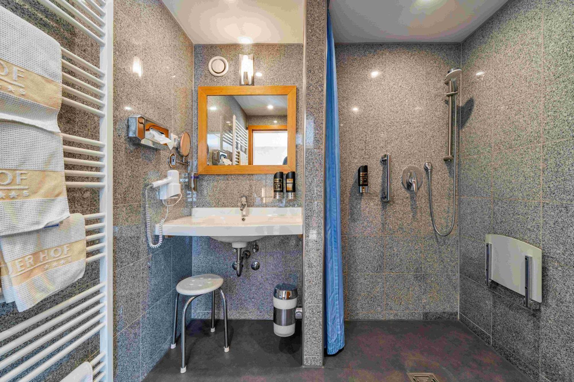 Familiensuite mit Balkon