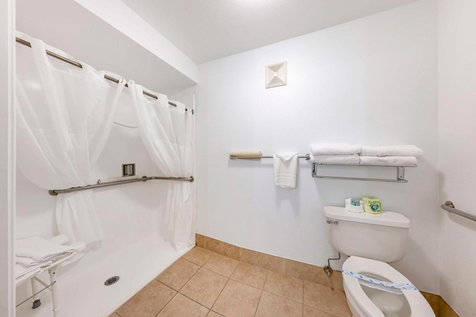 King Room Roll Shower Disability Access or Pet Friendly