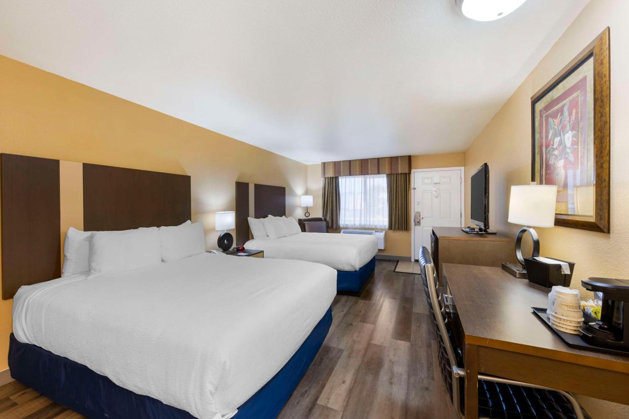 Queen Room Two Queen Beds Pet Friendly or Non-Smoking