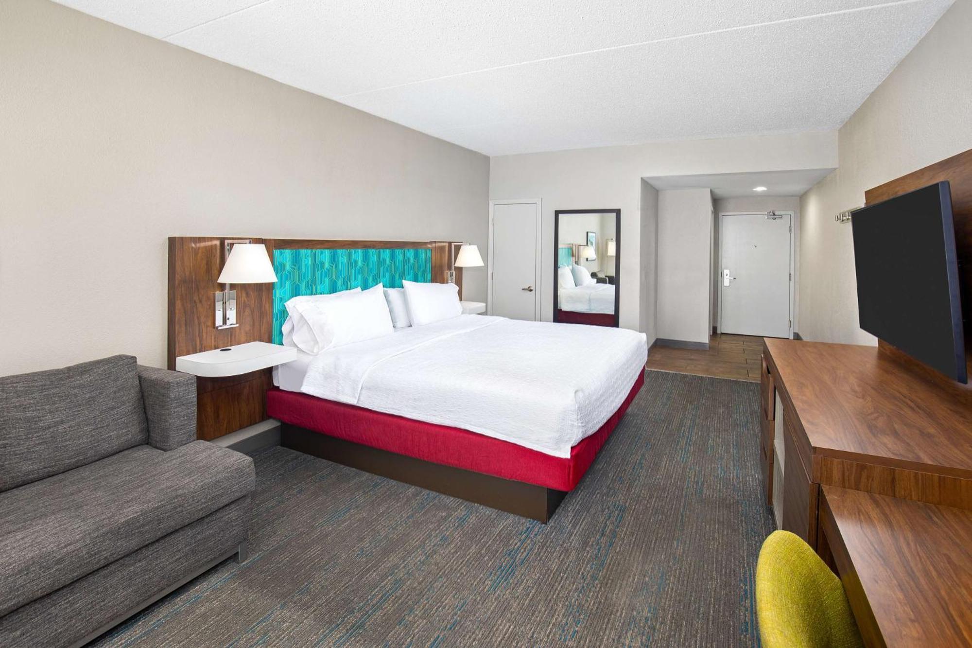 King Room with King Bed - Non-Smoking