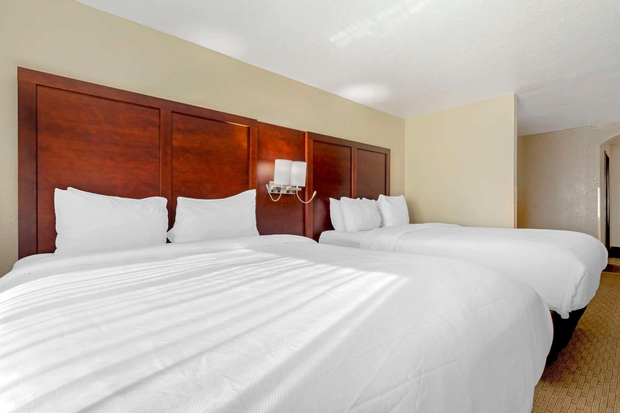 Queen Suite Two Queen Beds Non-Smoking