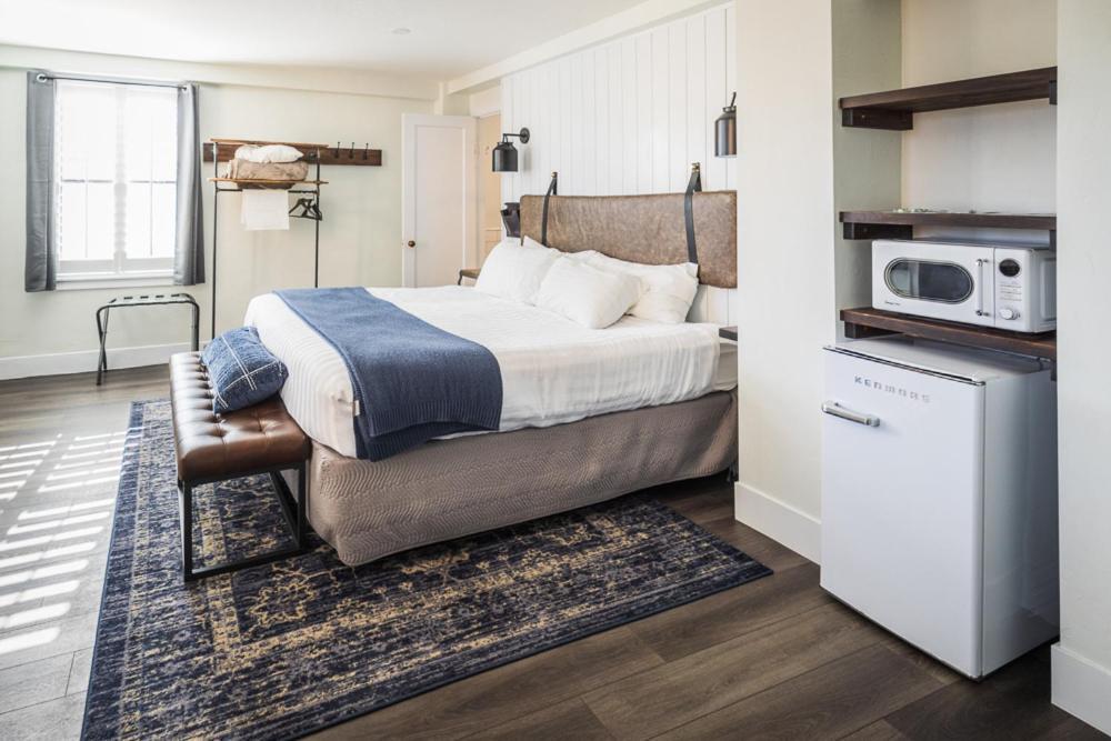 Deluxe King Suite