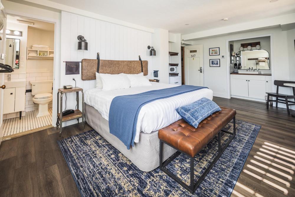 Deluxe King Suite