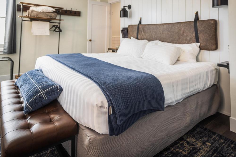 Deluxe King Suite