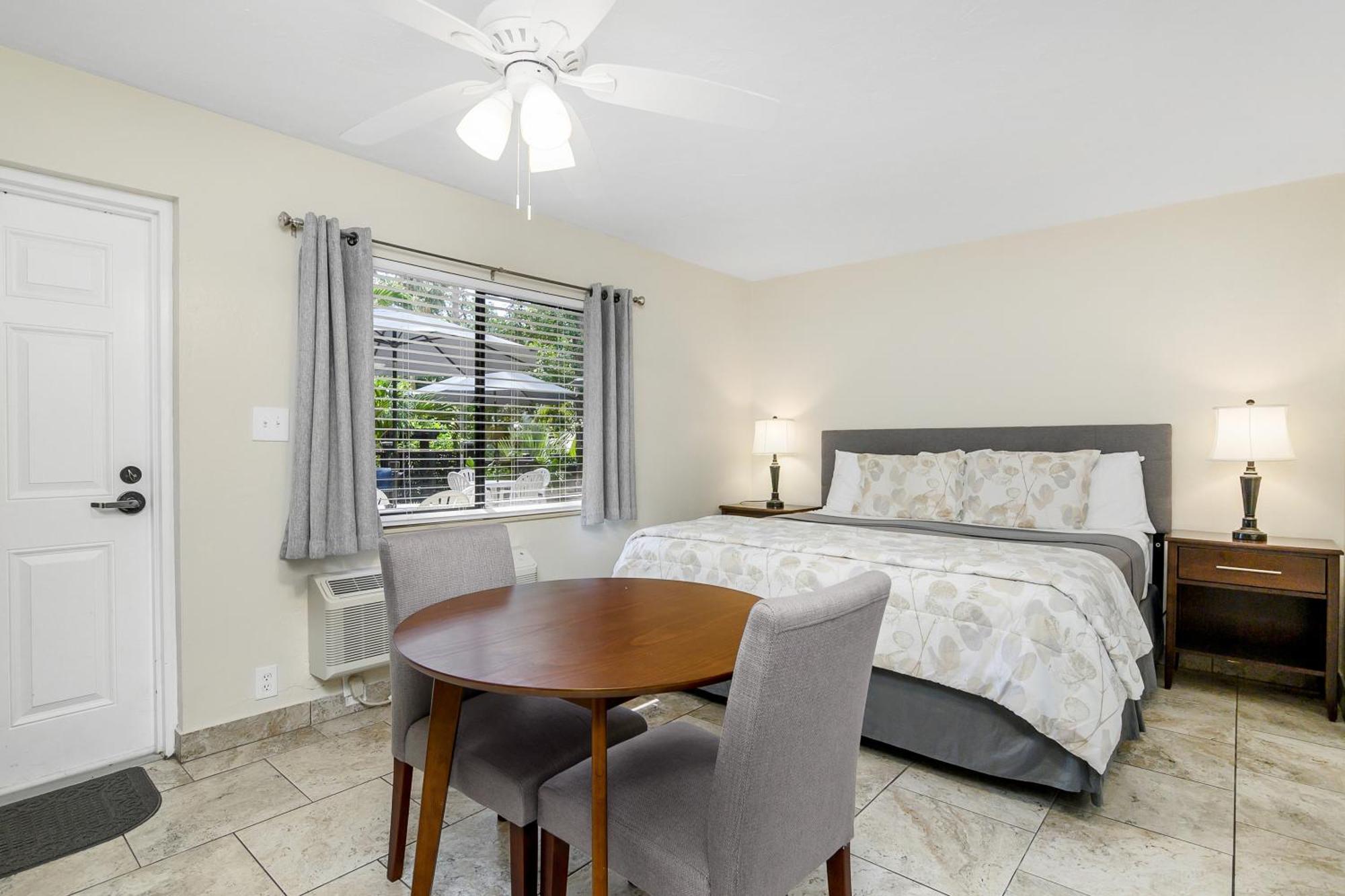 Queen Bed Room with Kitchenette