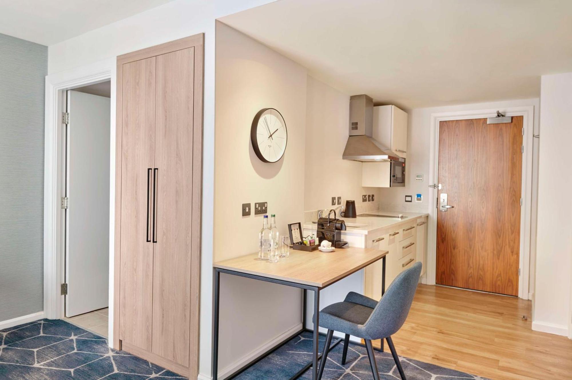 King Studio Cherry Park View Kitchenette