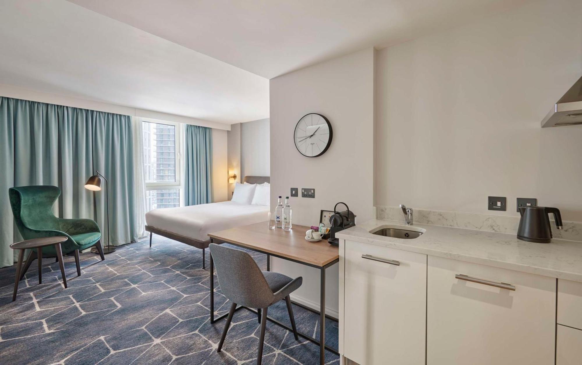 King Studio Cherry Park View Kitchenette