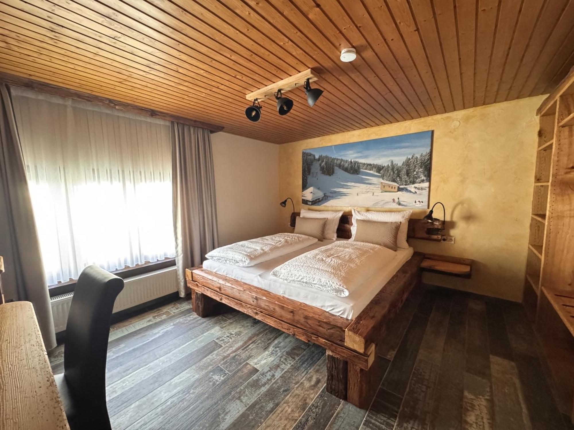 Deluxe Double Room Shower