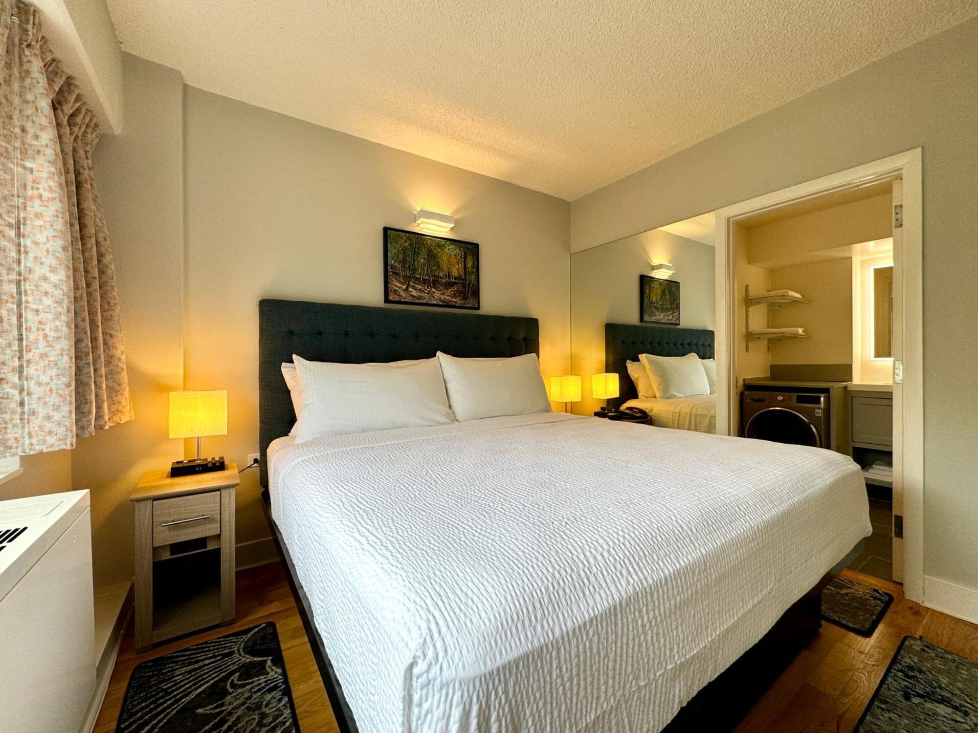 One-Bedroom Deluxe City View Suite