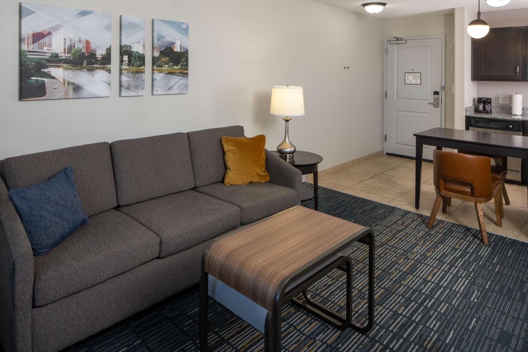 One-Bedroom Queen Suite with Two Queen Beds - Non-Smoking