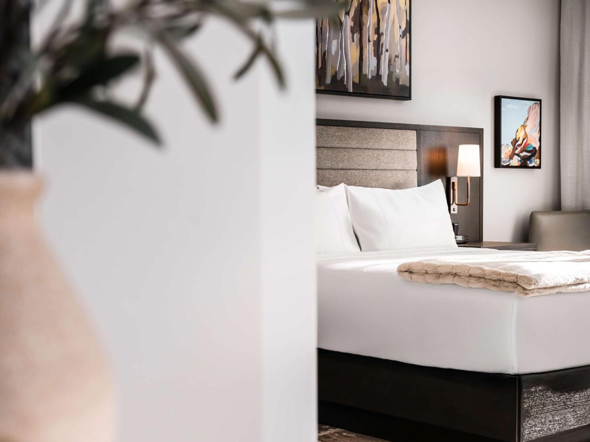 Deluxe Three-Bedroom Residence with Jordanelle View