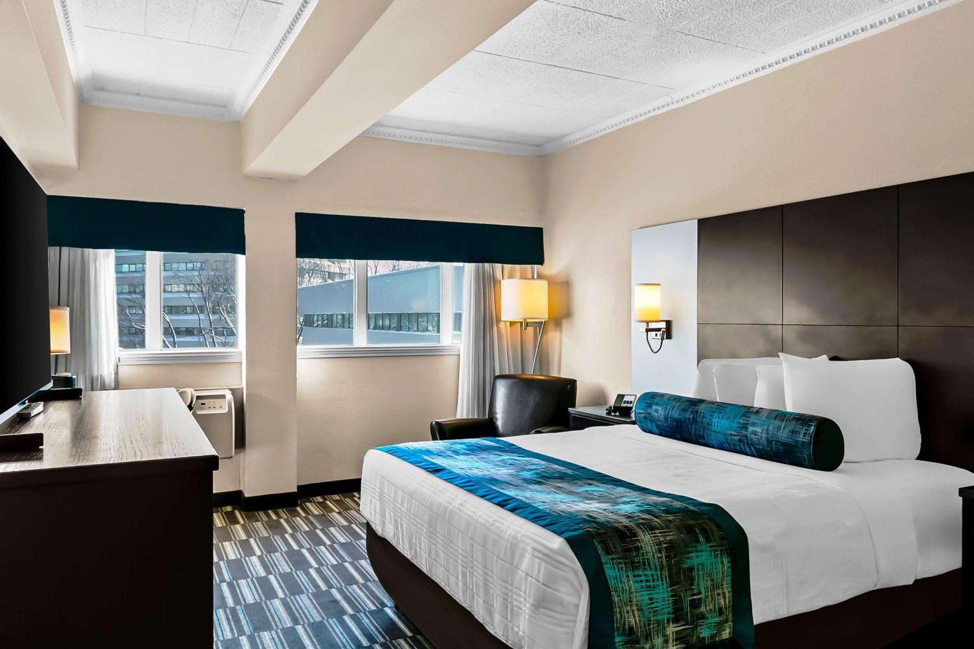Queen Room Pet Friendly or Non-Smoking