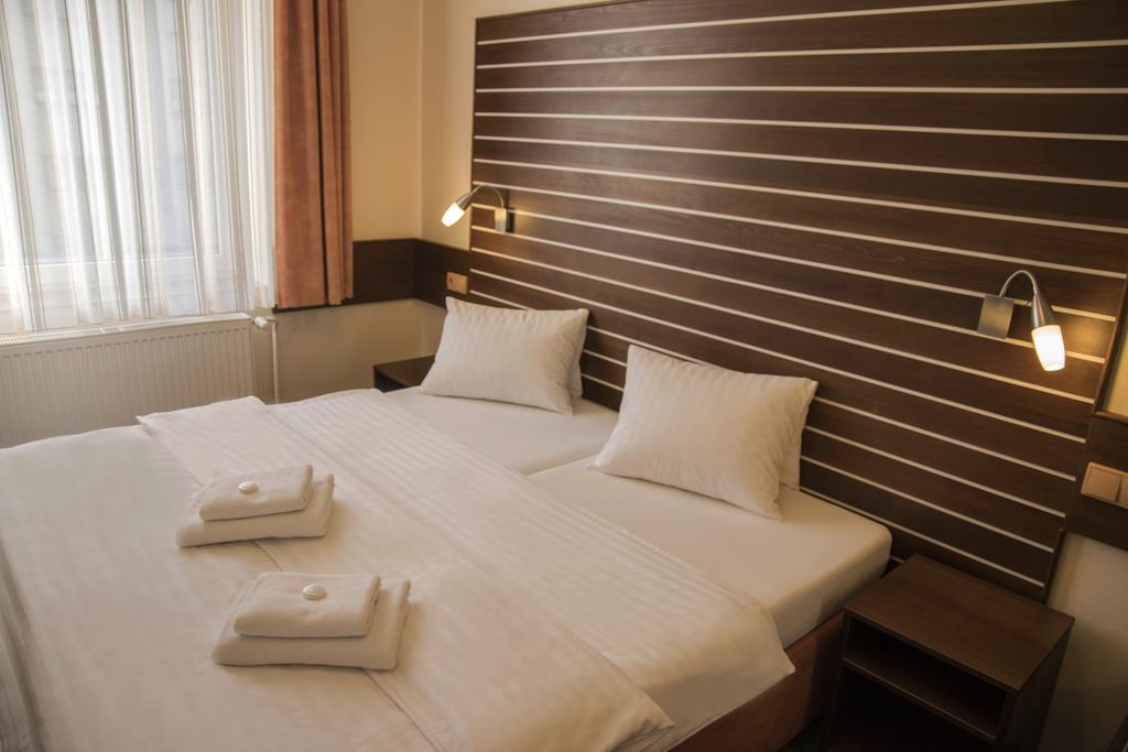 One-Bedroom Suite,1015319830:JPEG