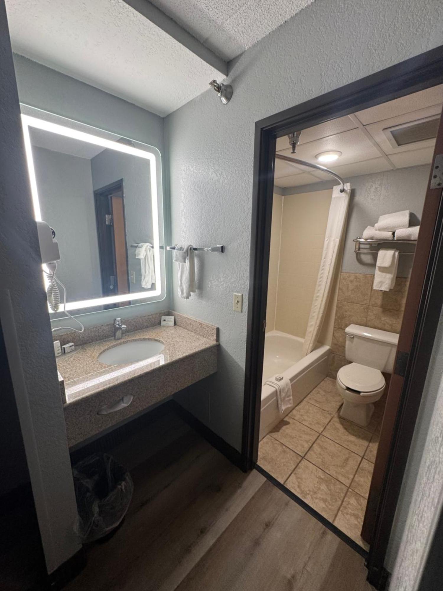 Queen Room Two Queen Beds Non-Smoking