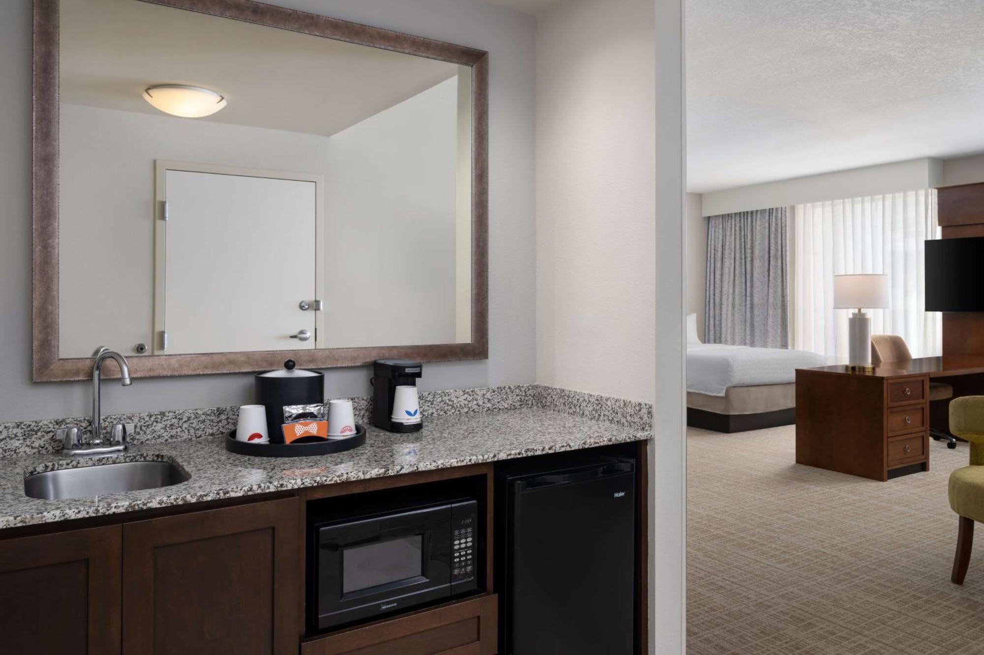 Queen Suite Two Queen Beds Non-Smoking