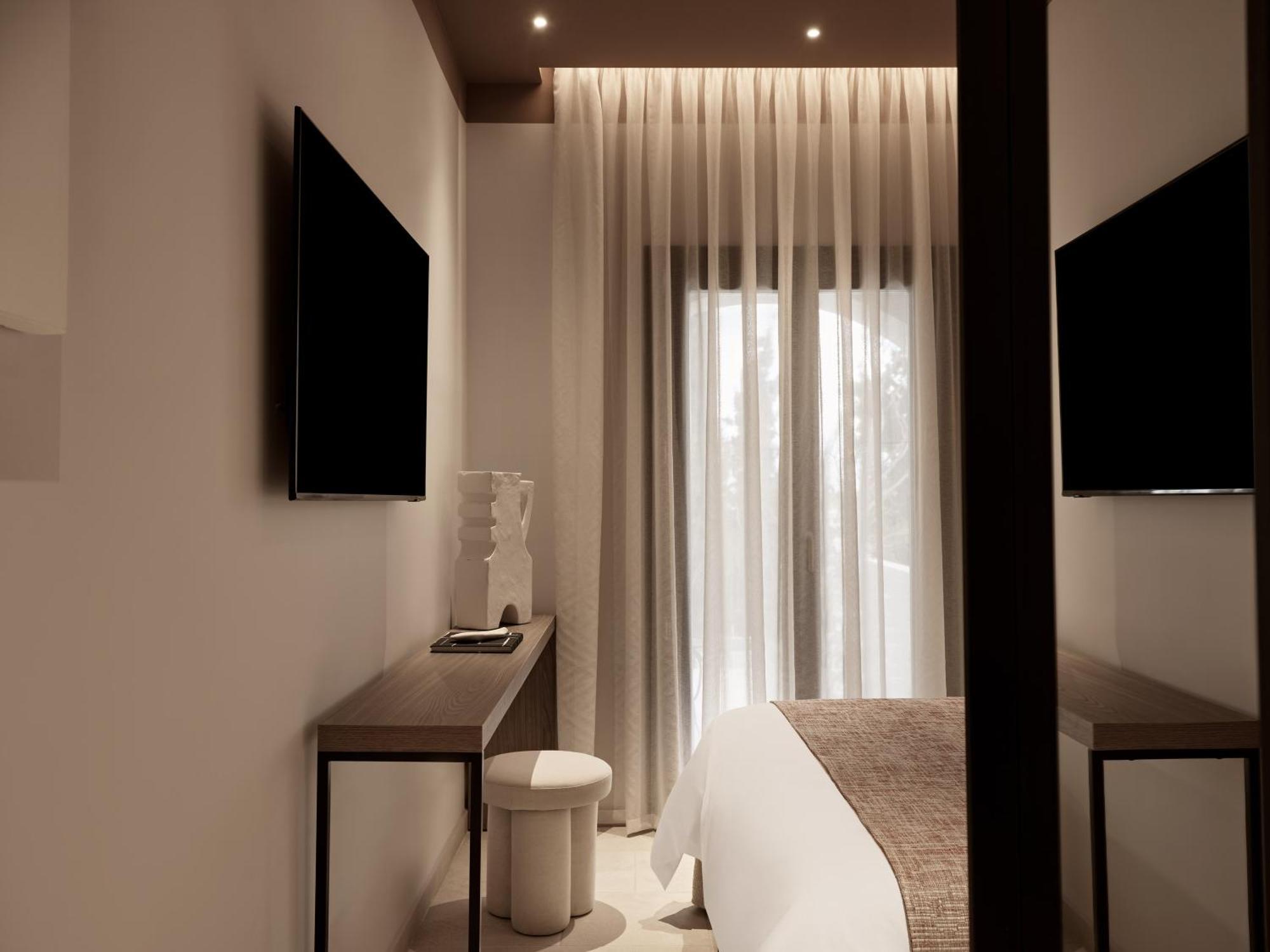 Open Plan Suite Balcony