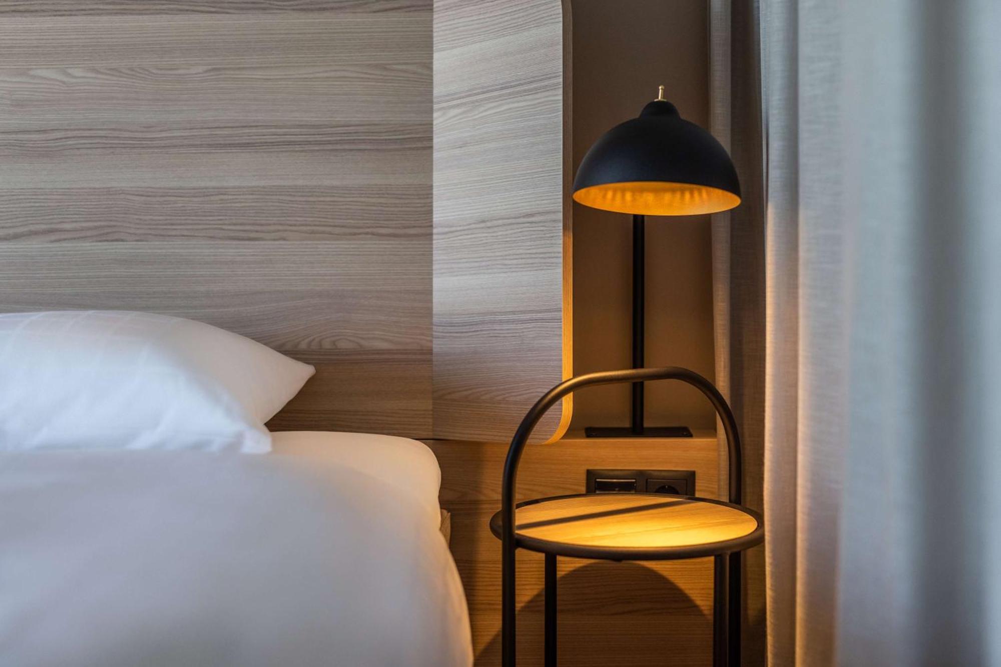 Superior King Room Wellness pool access