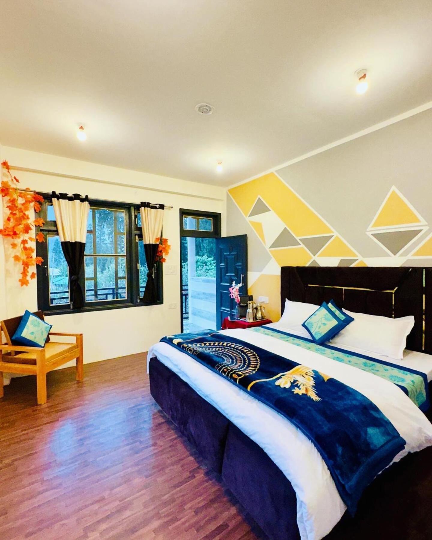Double Room with Mountain View