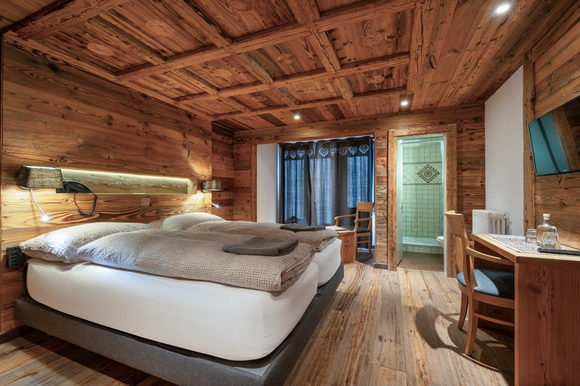 Standard Twin Room Balcony Mountain View