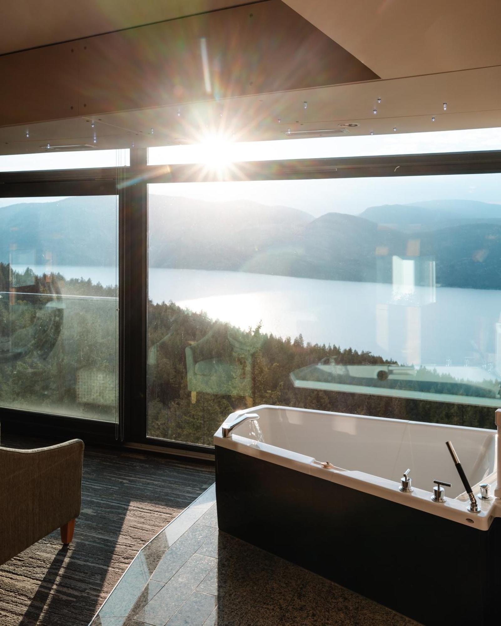 Deluxe King Room Lake View