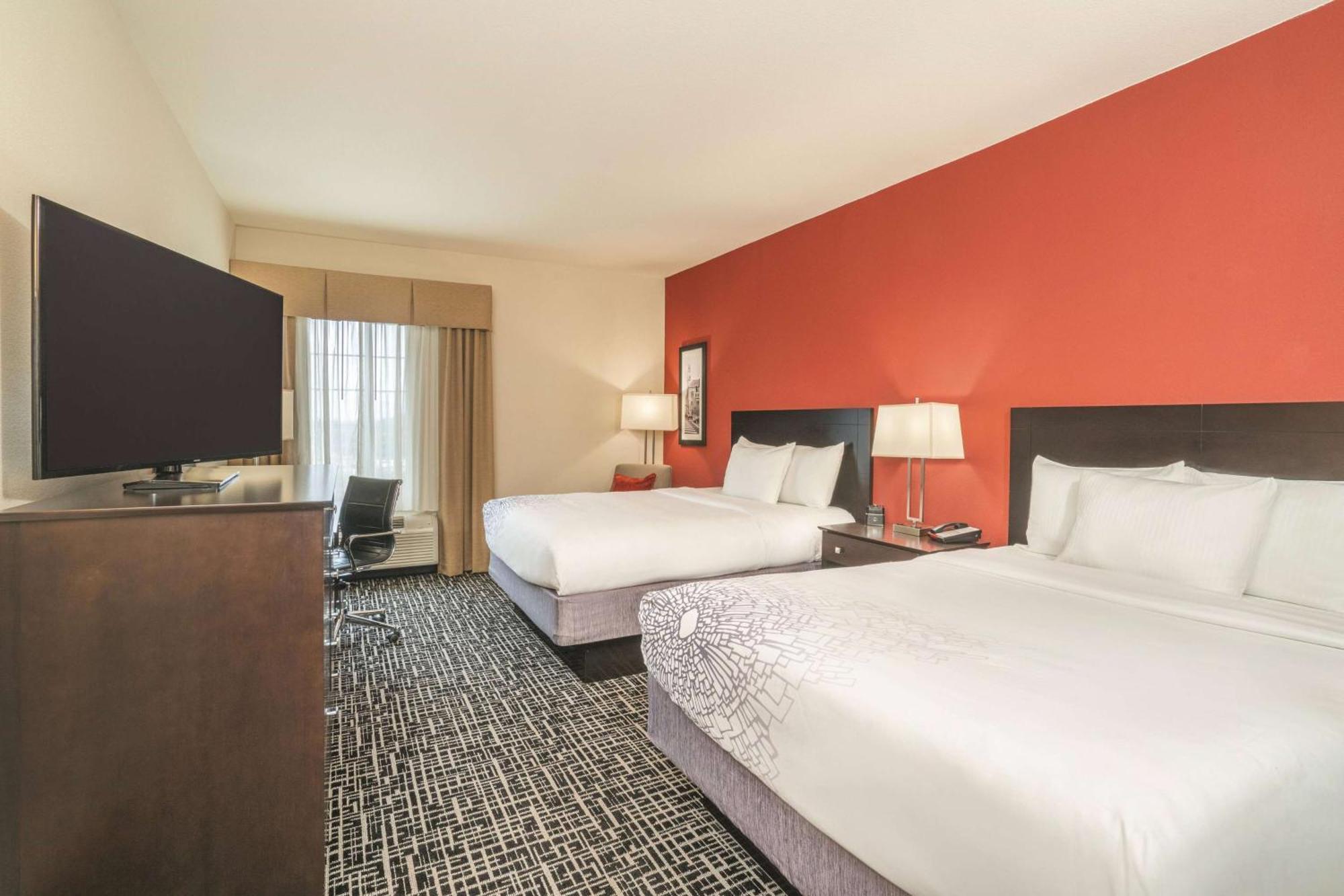 Deluxe Queen Room Two Queen Beds