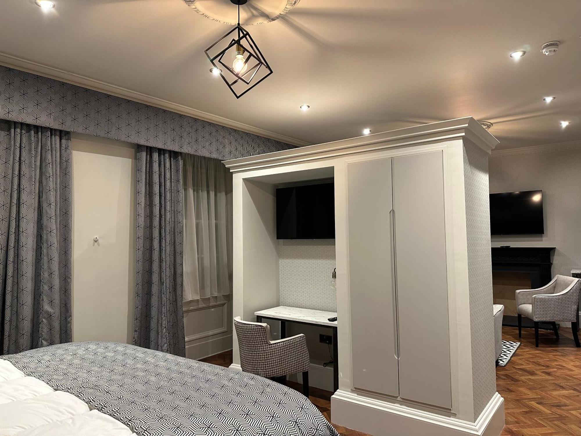 Accessible Superior King or Twin Suite