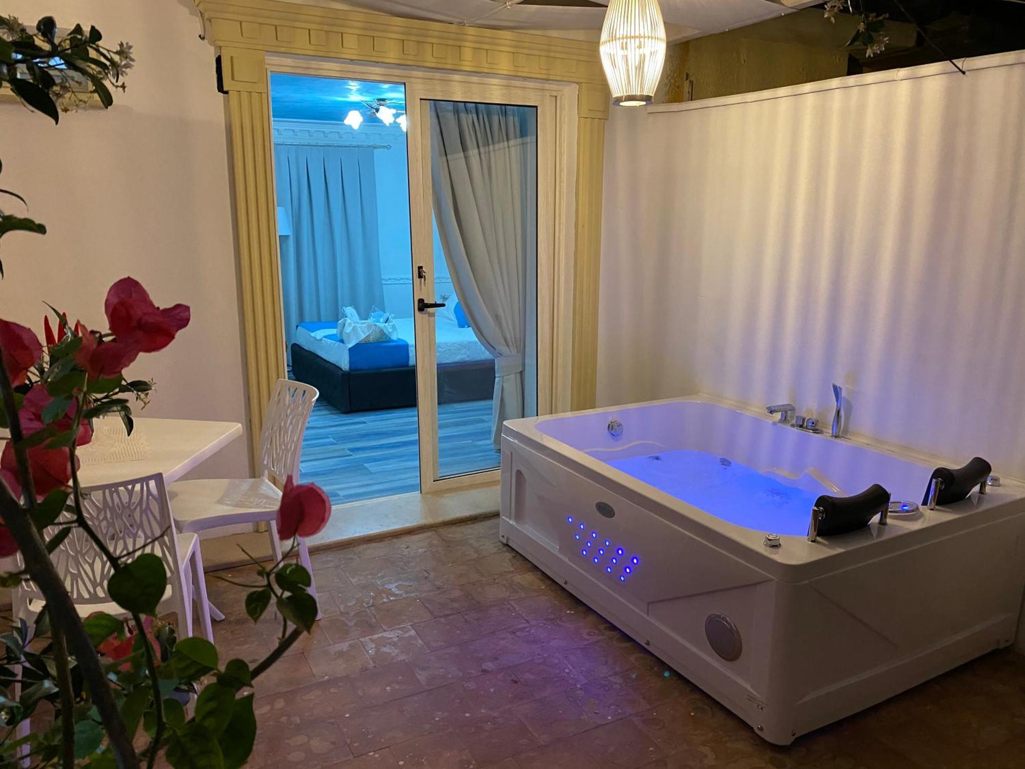 King Room Spa Bath,1651751219:JPEG