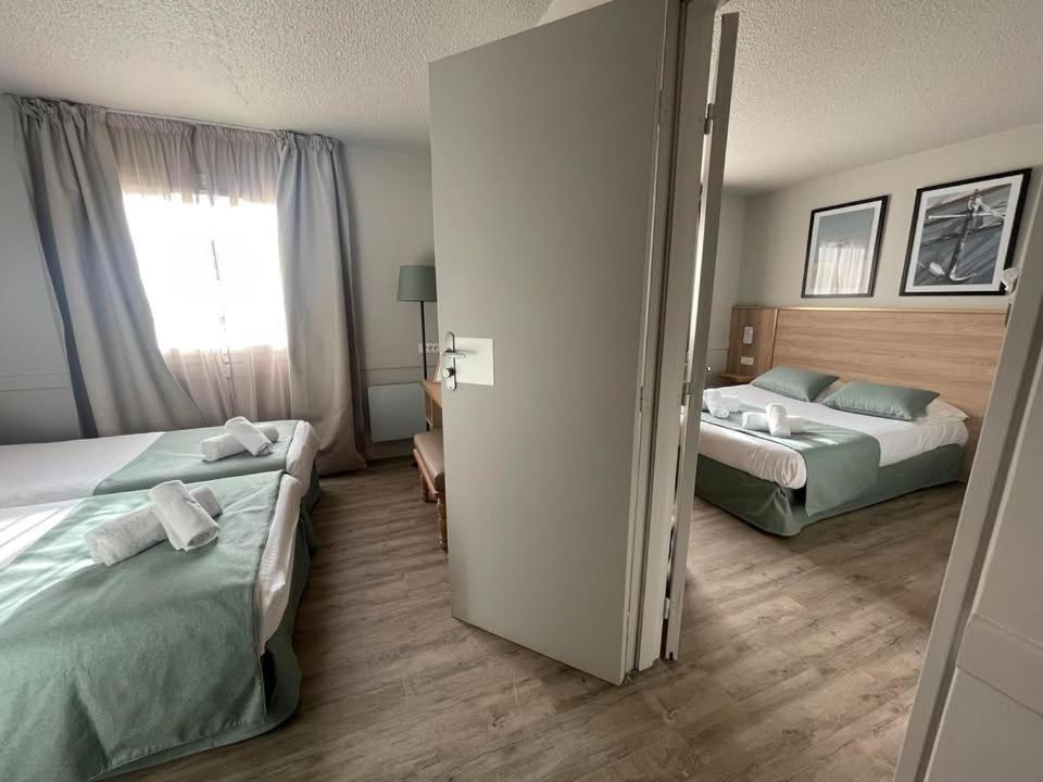 Two Connecting Double Rooms,1652761676:JPEG