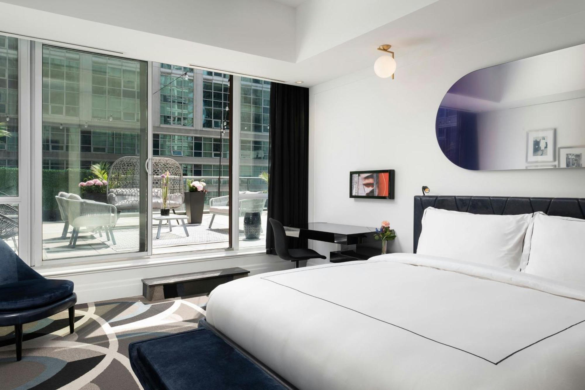 The Marilyn King Suite with Patio and City View