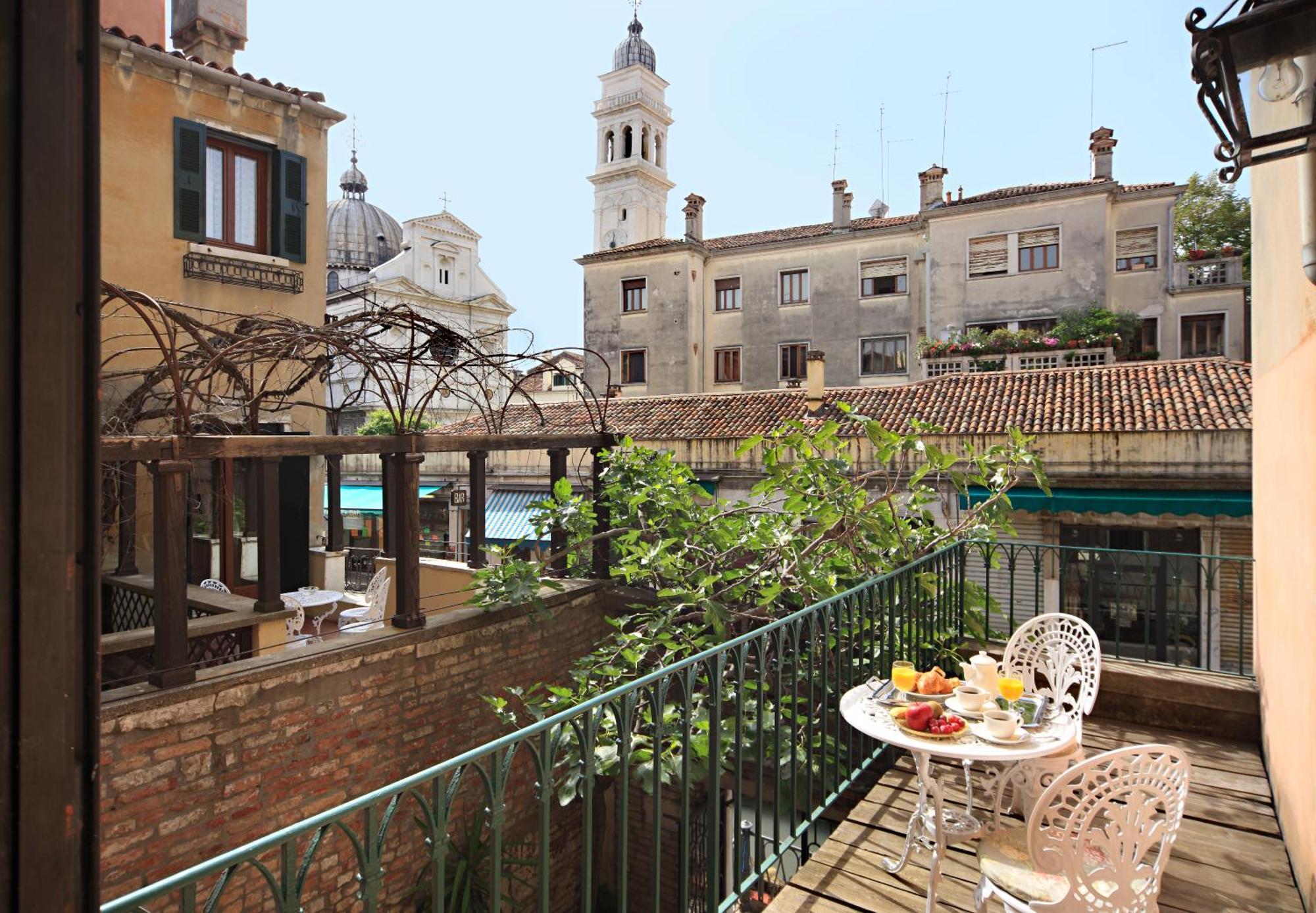 Deluxe Double or Twin Room Terrace Canal View