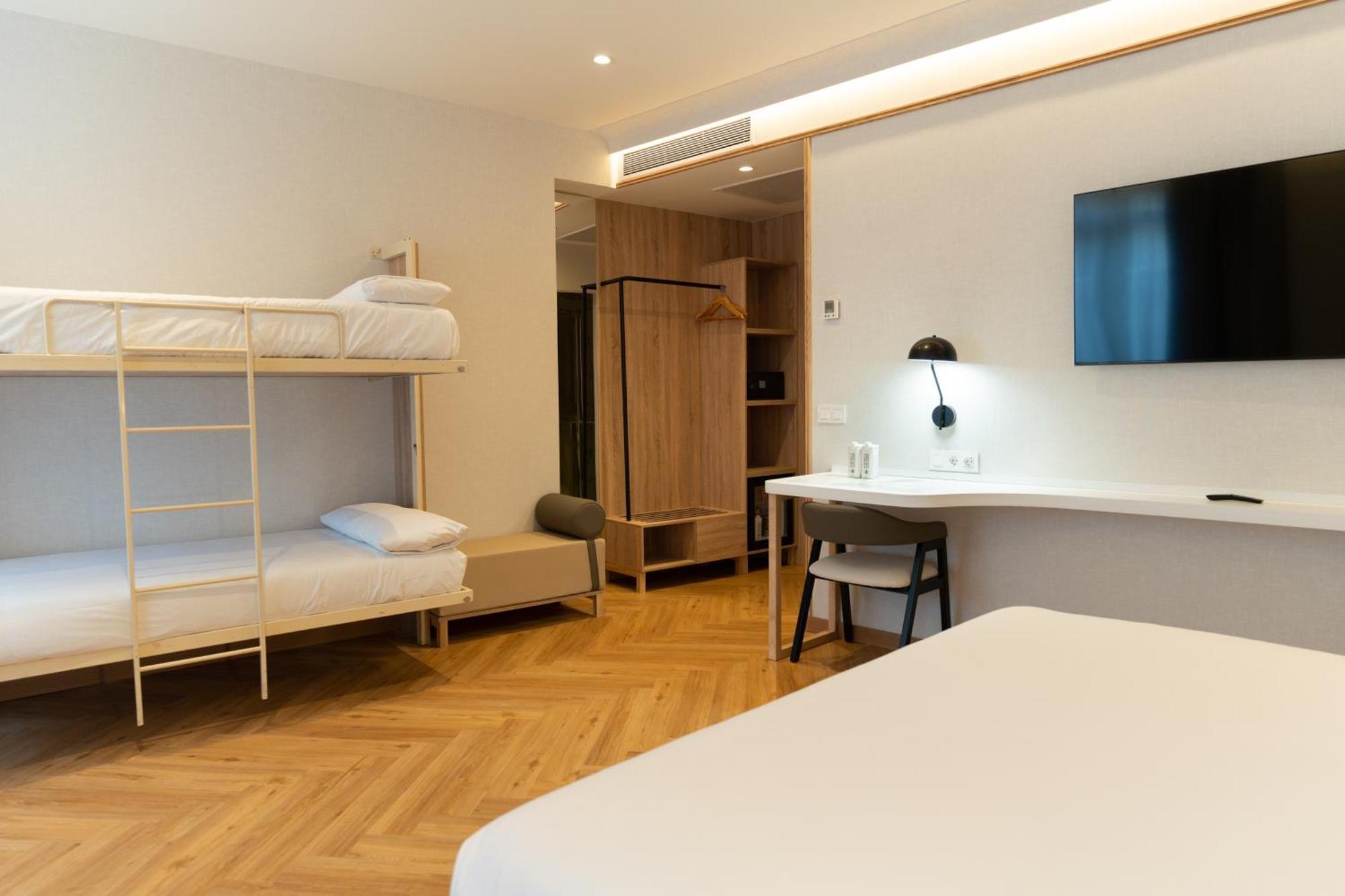 Quadruple Room,1657136796:JPEG