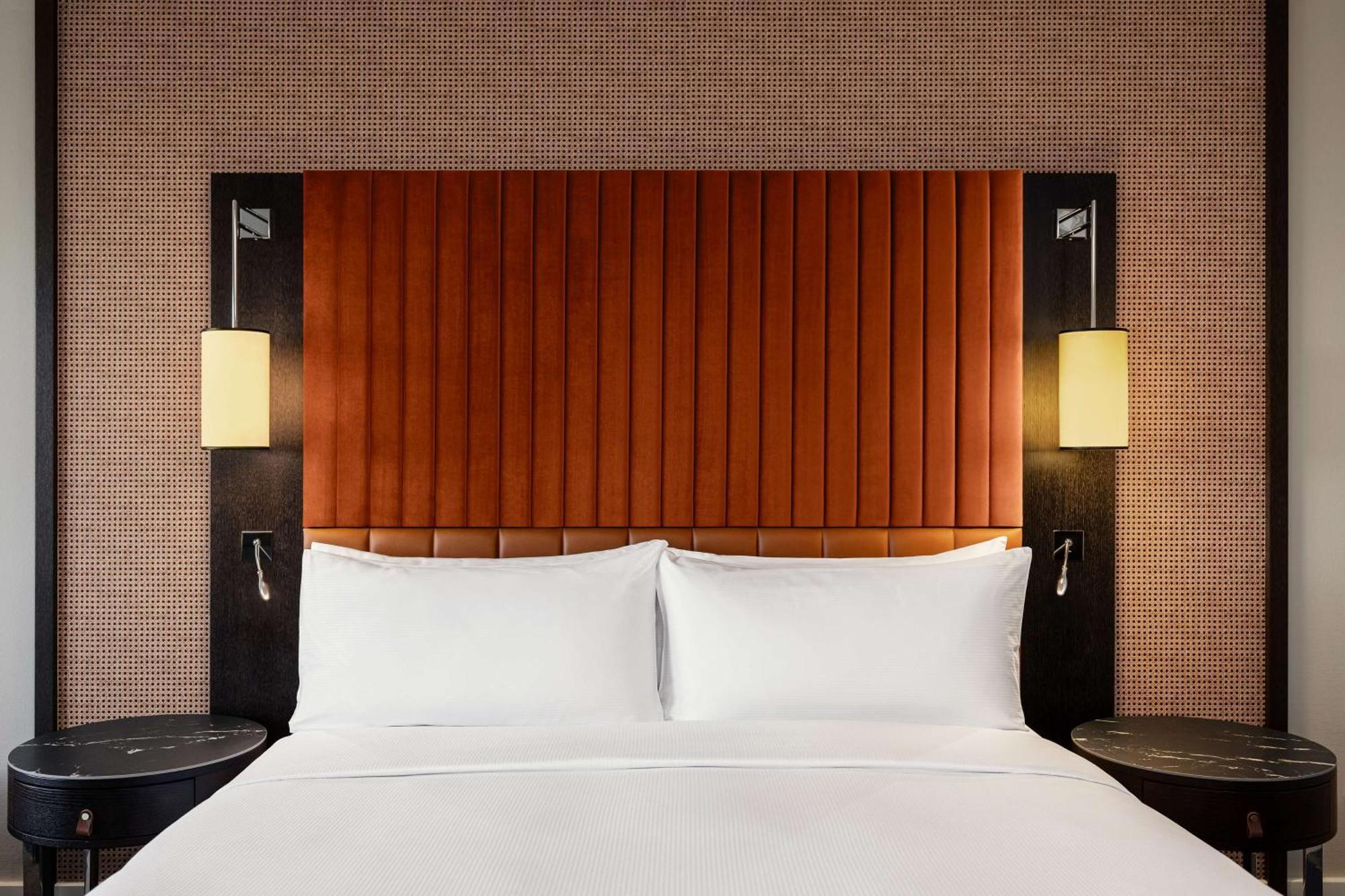Suite Junior con cama extragrande frente al mar