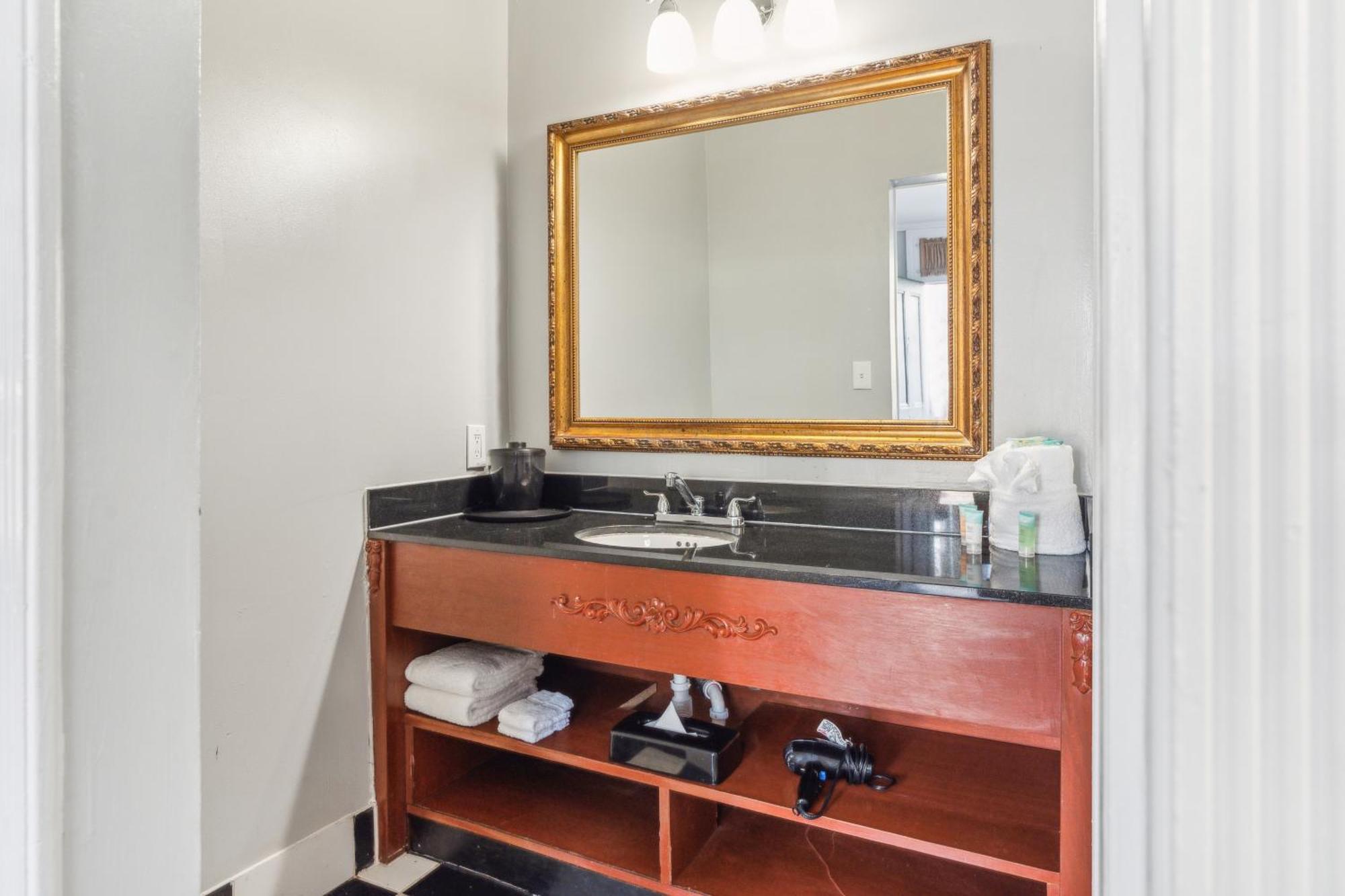 Standard Queen Room
