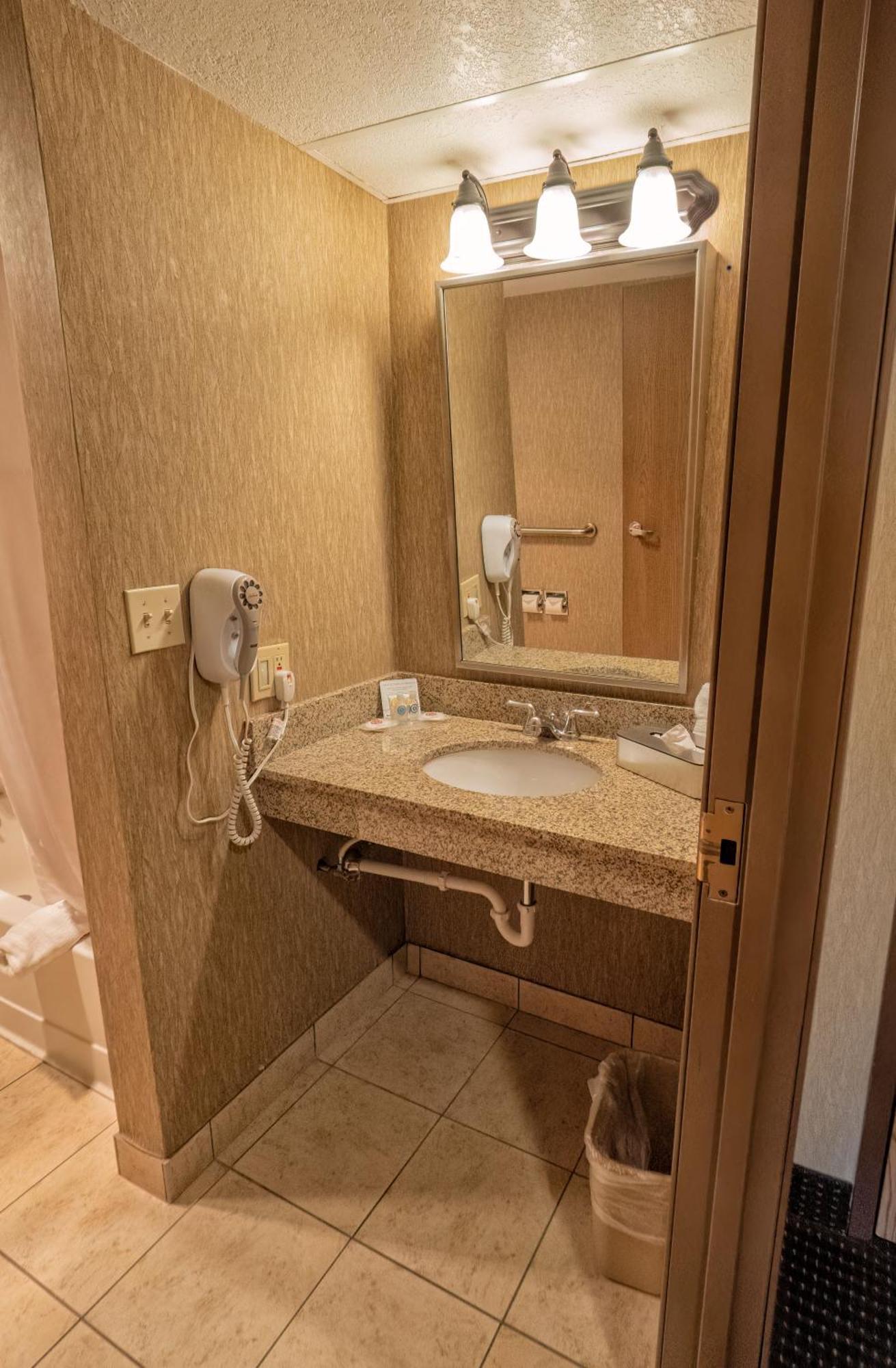 Queen Room with Two Queen Beds - Accessible/Non-Smoking