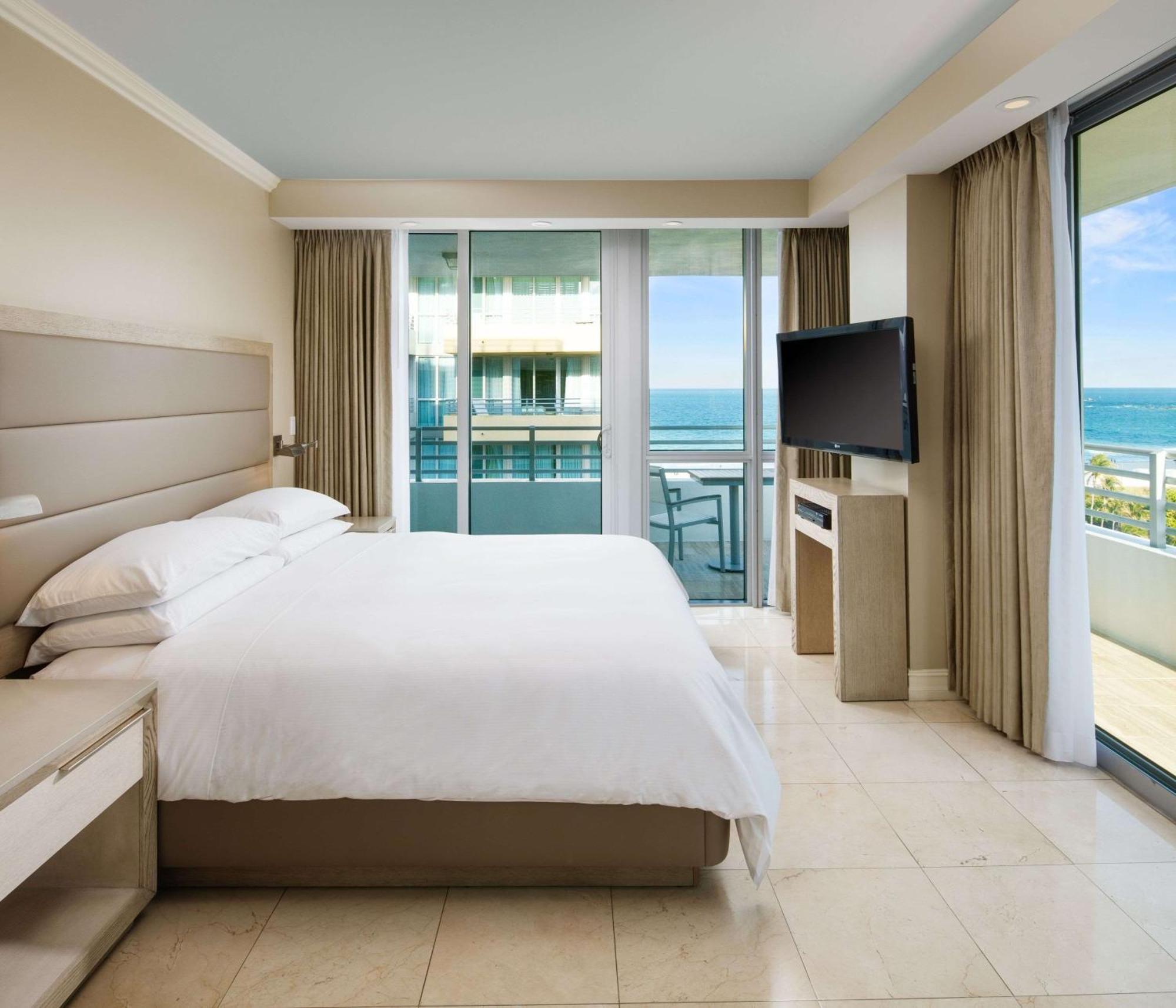 Chambre Lit King-Size avec Balcon - Vue sur Océan