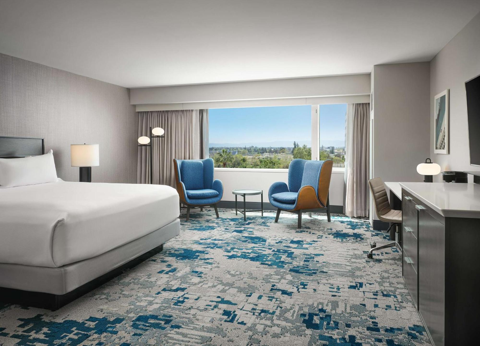 Corner King Room