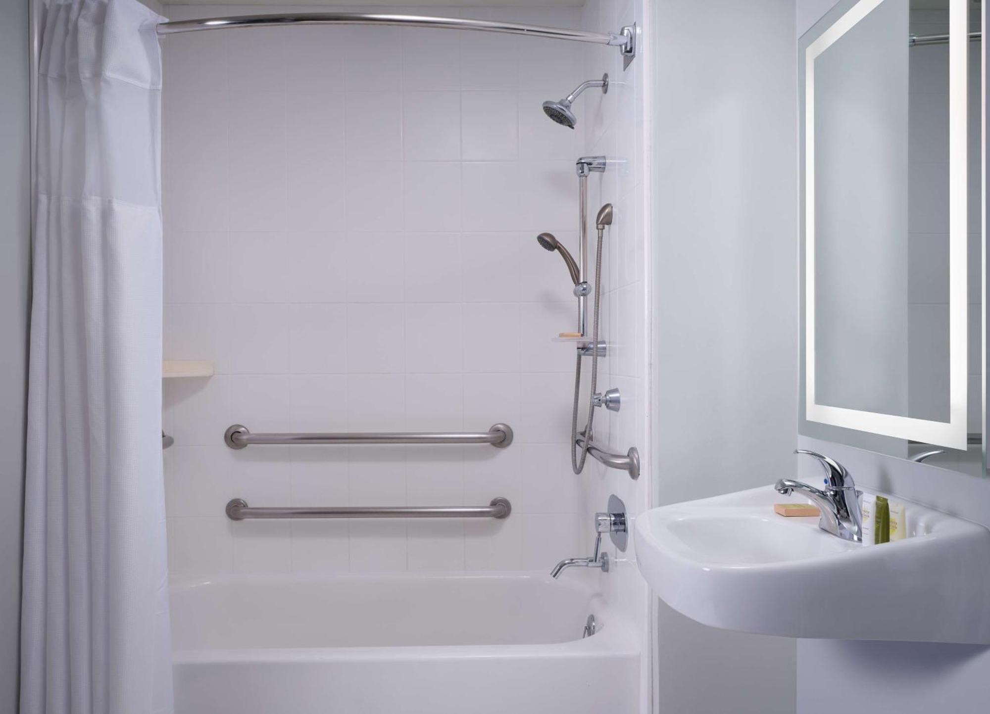 King Room Tub Mobility Hearing Access