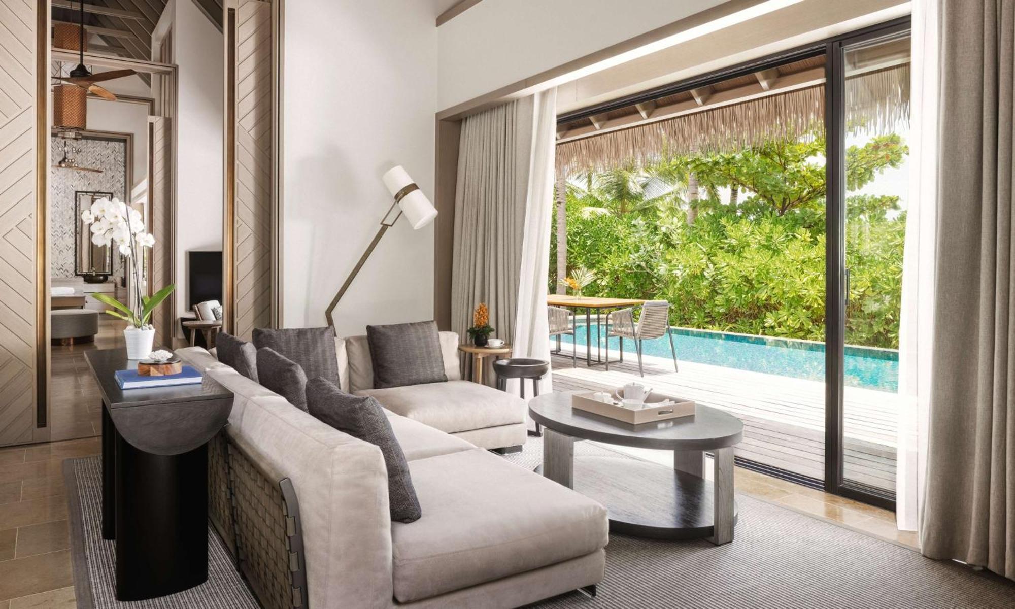 Grand Beach Villa King Bed Pool