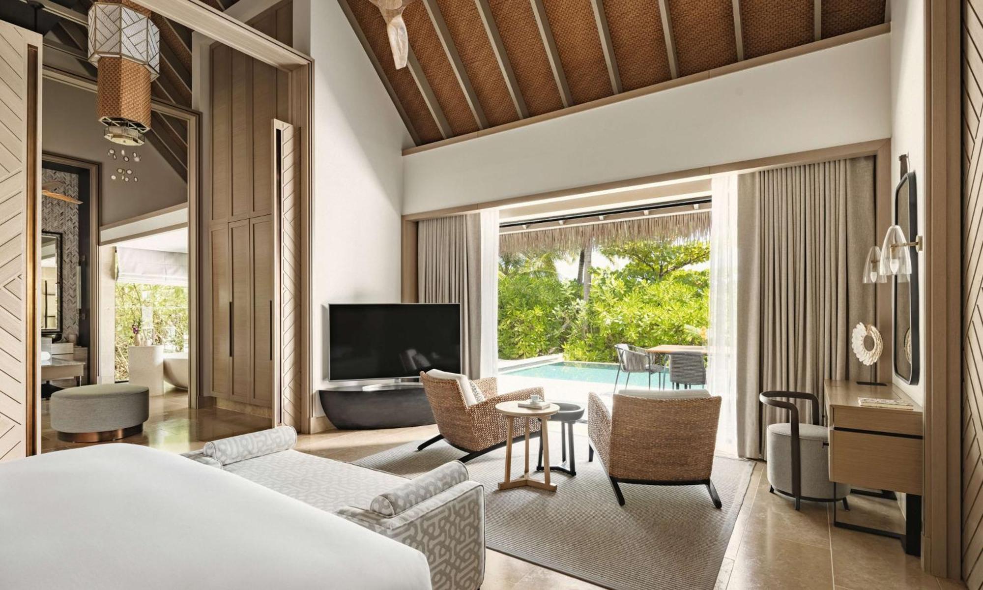 Grand Beach Villa King Bed Pool