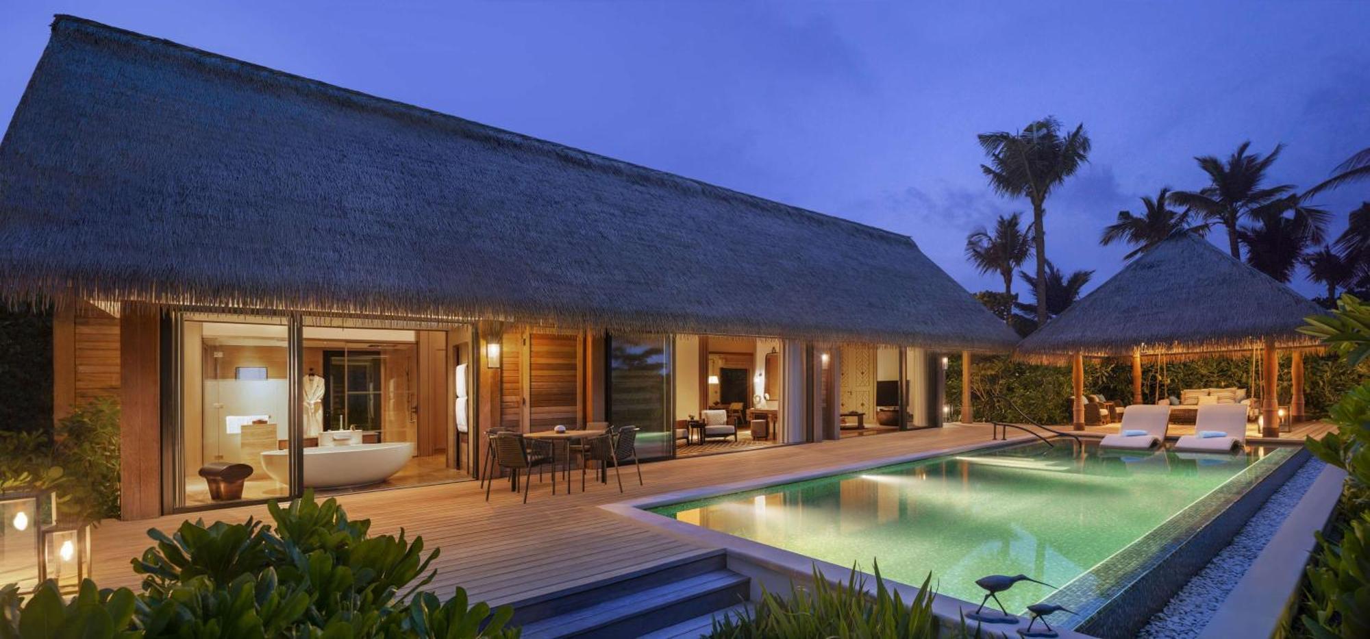 Grand Beach Villa King Bed Pool