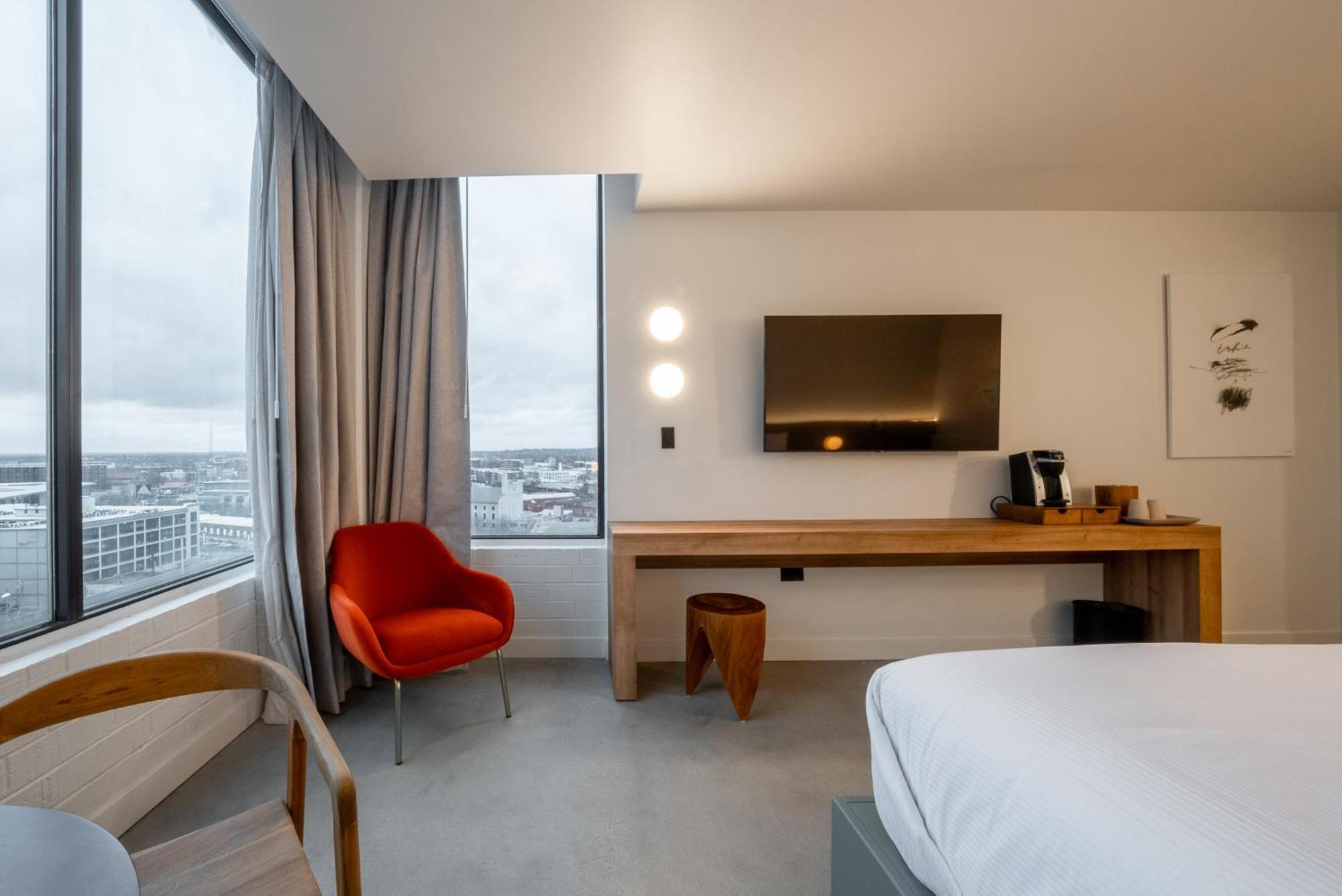 Deluxe King Suite