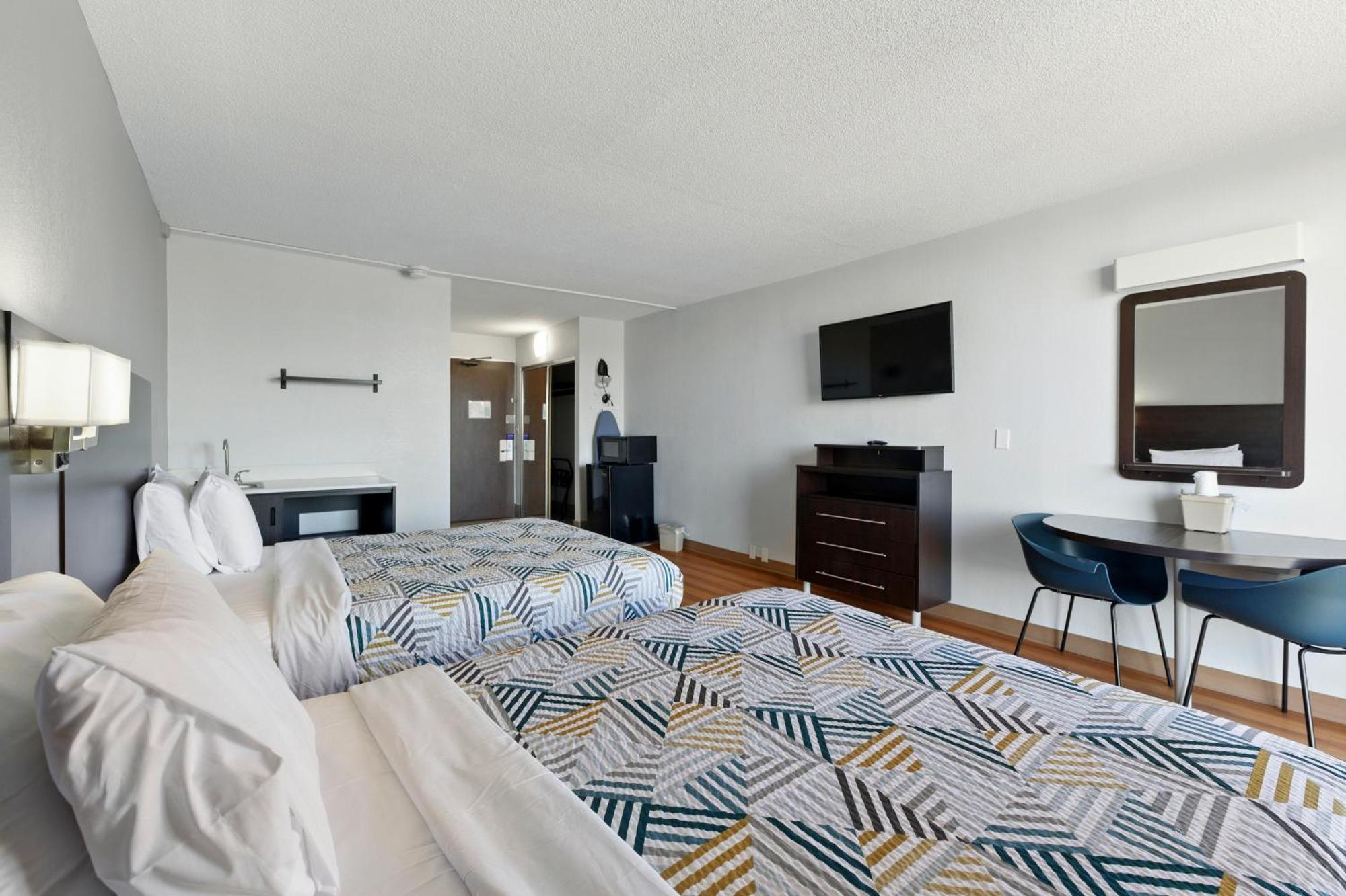 Queen Room with Two Queen Beds - Non-Smoking
