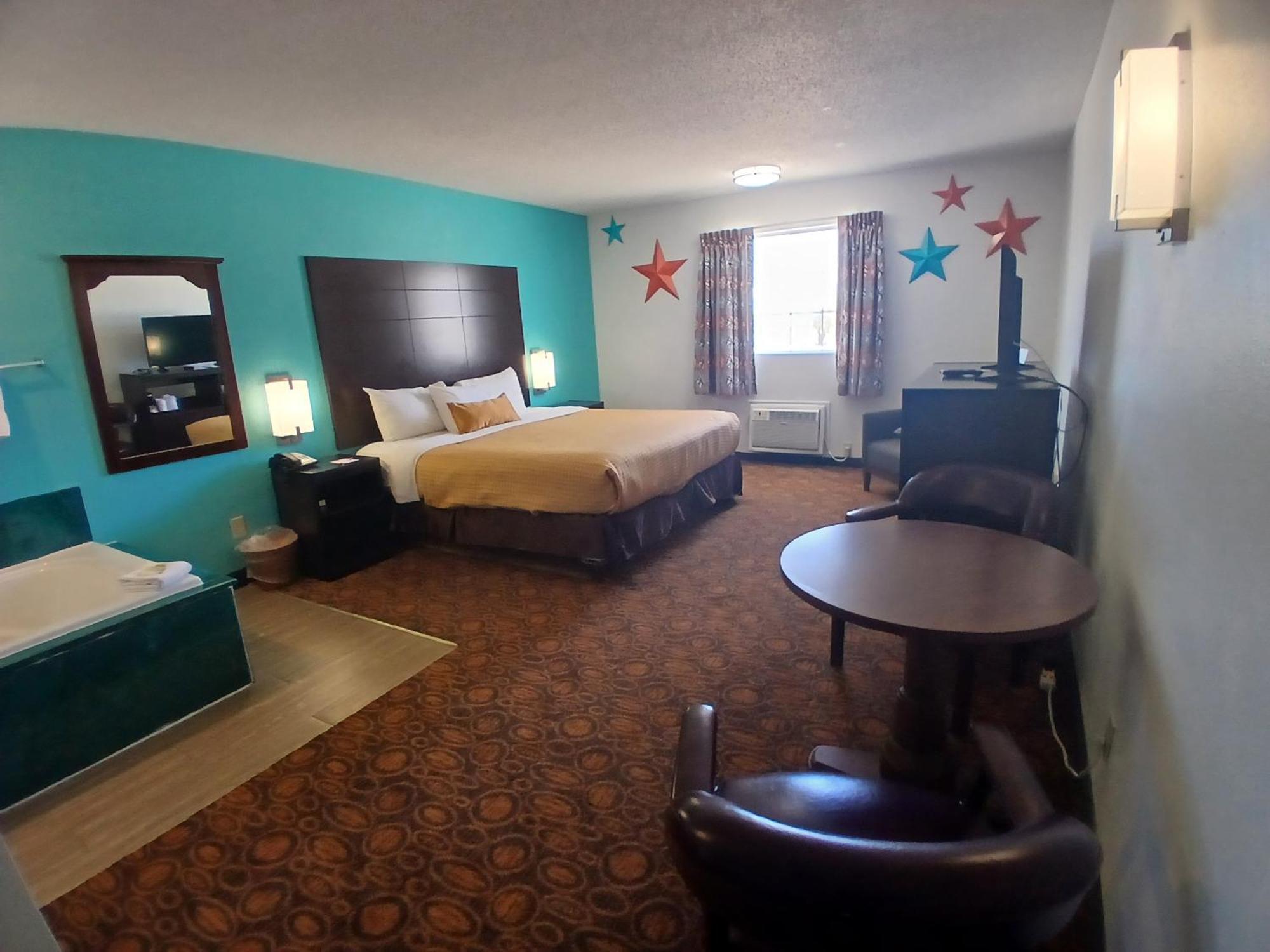 King Room Jetted Tub Exterior Corridor Non-Smoking