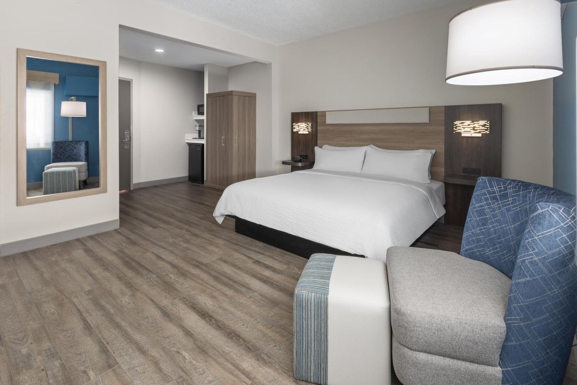 King Room Mobility Access or Roll Shower Non-Smoking