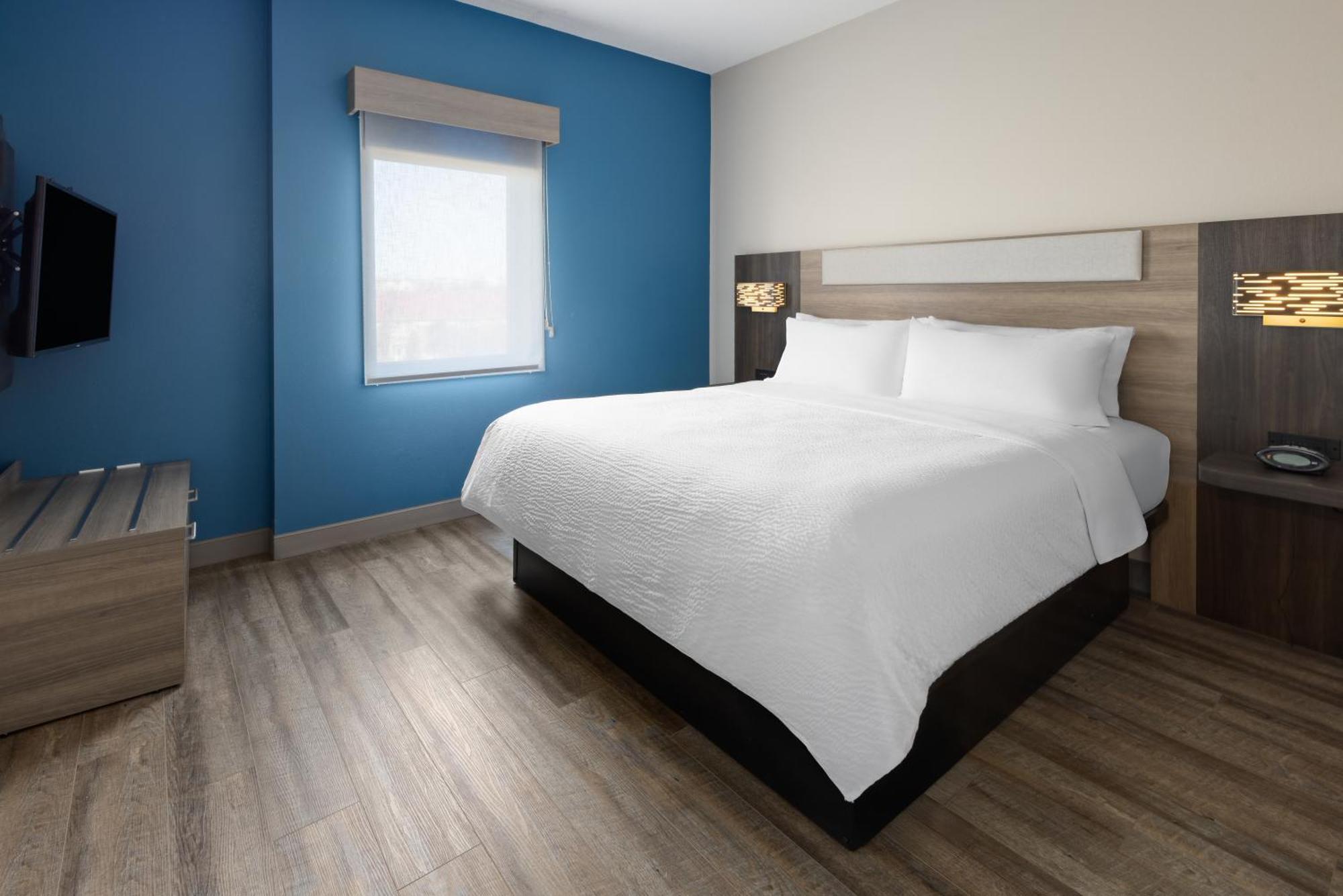 One-Bedroom King Suite