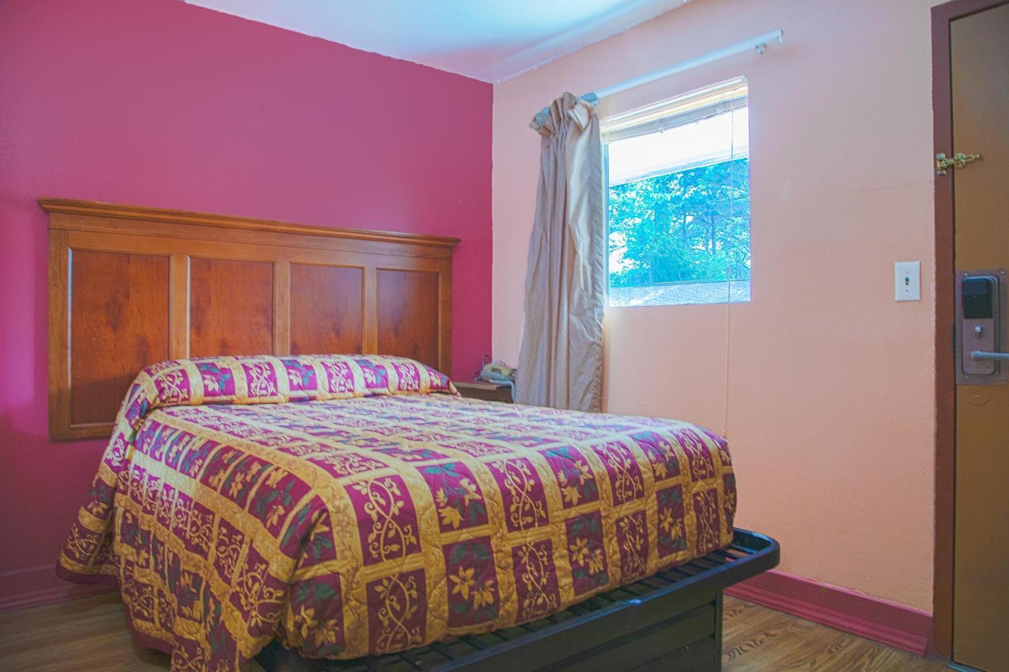 2 Full Beds Non-Smoking